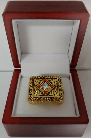Hank Aaron - 1957 Milwaukee Braves World Series Ring WITH Wooden Box Cover