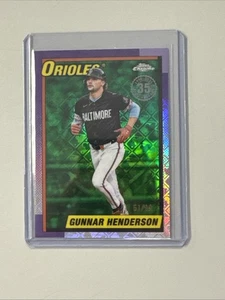 Logofractor cromado Topps 2025 Gunnar Henderson 1990 Topps verde/99 - Imagen 1 de 2
