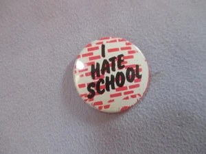 I Hate School Button, Anstecknadel, Durchmesser 2,6 cm - Bild 1 von 3