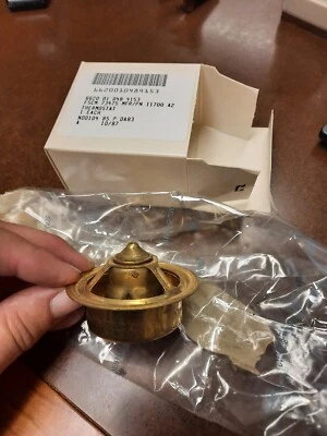 Termostato de motor NOS con junta M715 M725 Jeep 11662554 944667 Foto 1 de 2
