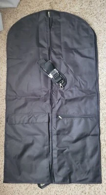 Funda para colgar ropa negra con dos bolsillos - 41 pulgadas: almacenamiento perfecto Foto 1 de 4