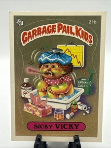 GLOSSY 21b *Sicky Vicky OS1 GPK 1985 Topps Garbage Pail Kids Series 1 USA First - Bild 1 von 2