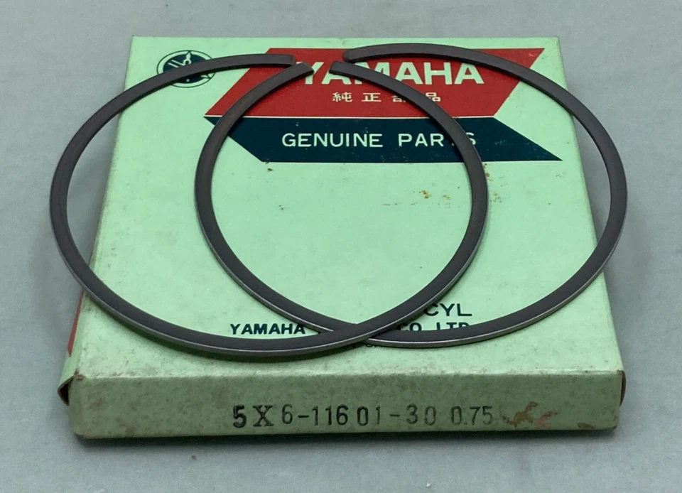 Nuevo de Lote Antiguo Yamaha IT490 WR500 YZ490 0.75mm Juego de Anillos de Pistón de Gran Tamaño OEM 5X6-11601-30 Foto 1 de 1