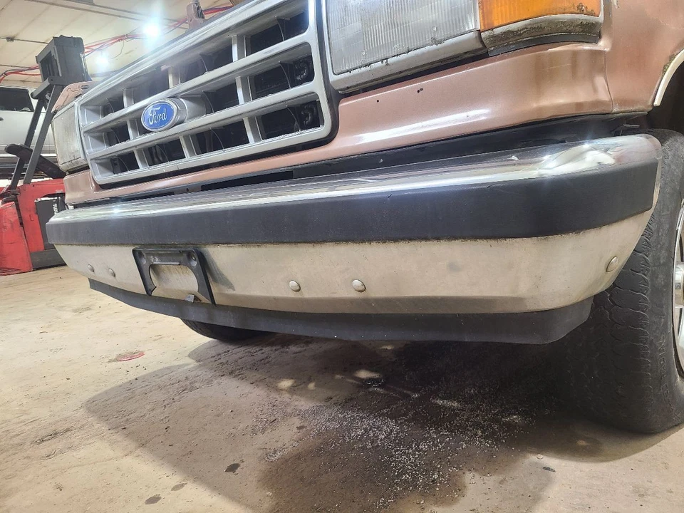 Front Bumper Chrome With Pad Fits 87-91 BRONCO 649439 Foto 1 de 4