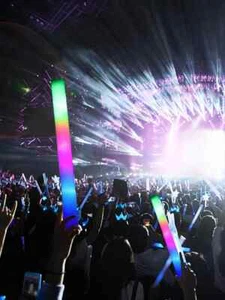 Colorful LED Glow Sticks - 10H Flashing Light Up Party & Rave Supplies - Picture 1 of 6