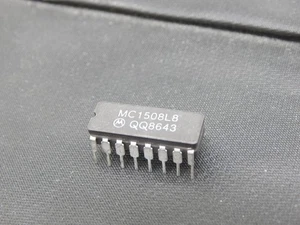 MOTOROLA MC1508L8 Digital Analog Converter DAC, Single, 8 Bit, 16 Pin DIP - Picture 1 of 1
