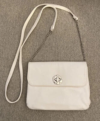 Bolso sin asas Christopher & Banks pequeño de cuero sintético blanco para mujer en muy buena condición Foto 1 de 4