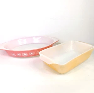 Baking Dish Pair Vintage Pyrex Pink Daisy Casserole Fire King 33cm 1950s Kitchen - Picture 1 of 10