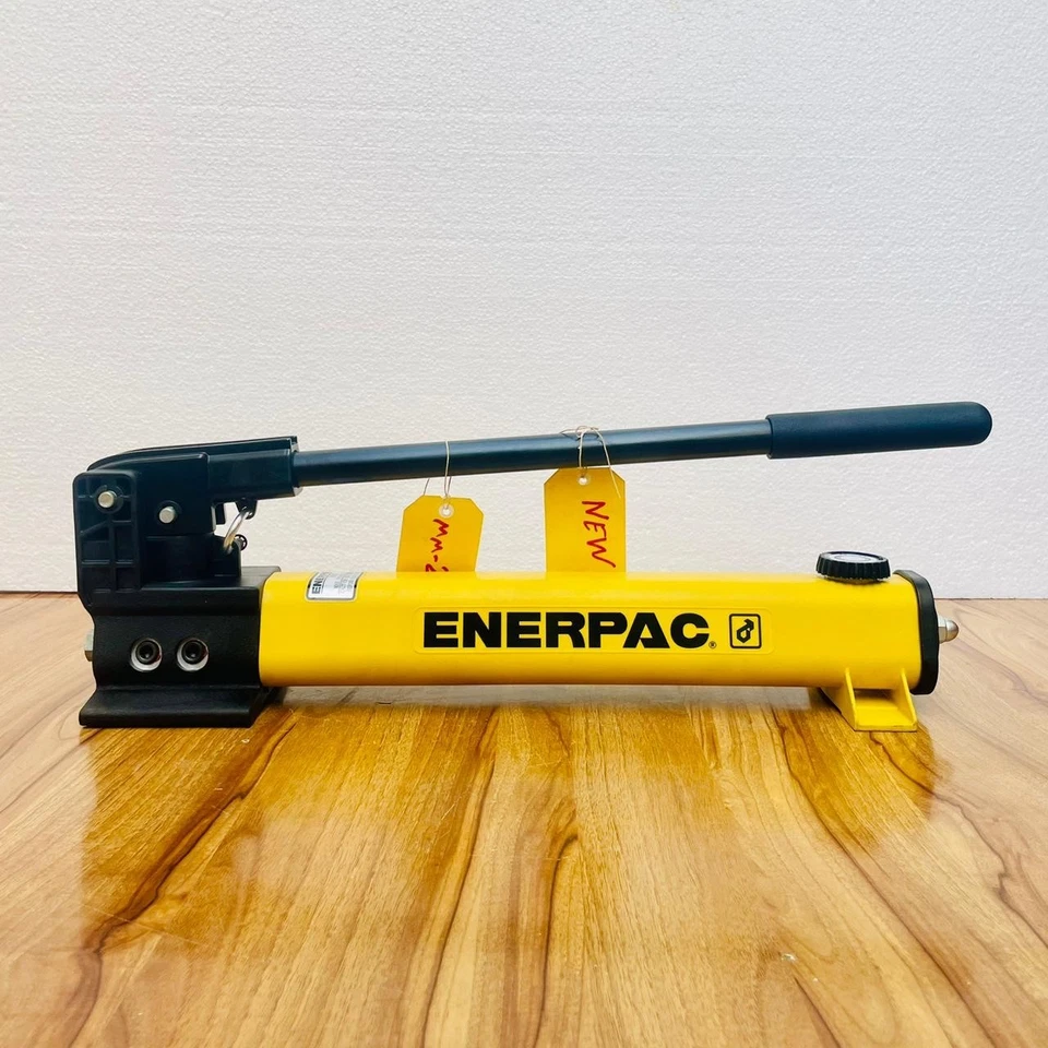 Enerpac P392 Two-Speed Hydraulic Hand Pump 700 Bar/ 10,000 PSI #New - Image 1 of 4