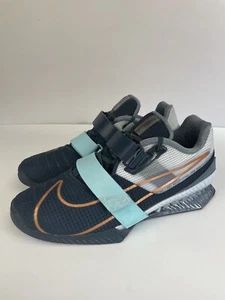 Nike Romaleos 4 da uomo taglia 10 blu ozono oceano profondo 2020 CD3463-440 - Foto 1 di 16
