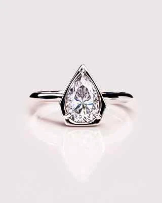 Lab Grown 1.30Ct F/VS2 Pear IGI Certified Diamond Unique Bezel Set Ring 14K Gold - Image 1 of 4