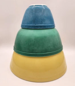 Pyrex Mixing Bowls Set of 3 Primary Colors 401 Blue 402 Green 404 Yellow Read - Picture 1 of 24