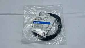 OMRON D4GS-N1R Safety Door Switch - Picture 1 of 4