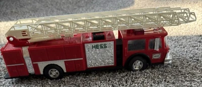 Banco de camión de bomberos de juguete Hess 1986 con caja original nunca exhibido. Sin CAJA Foto 1 de 3
