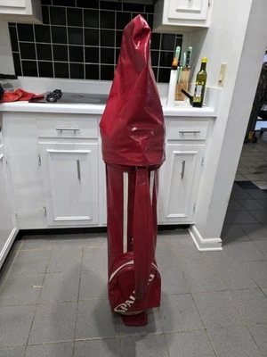 Bolsa de palos de golf vintage roja y blanca Spalding con pelotas de golf vintage Foto 1 de 4