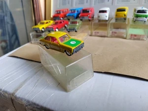 Ford Escort MK2 1/66 modelo en caja vintage Schuco 301 881 en amarillo y verde - Imagen 1 de 8