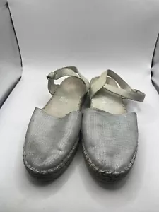 Sala Silver Leather Enclosed Round Toe Sandals Shoes Flat size 10 Buckle Close - Picture 1 of 13