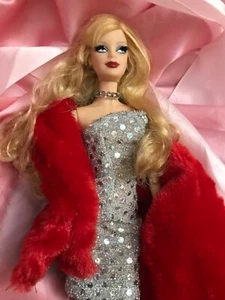 Barbie rotes Fell Halstuch für Puppe Christie oder moderne Mode - KEINE PUPPE - Bild 1 von 3