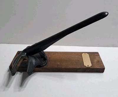 Herramienta de tablero cascanueces galleta Carolina de hierro fundido de colección Foto 1 de 4