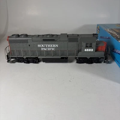 Athearn HO Blue Box 4610 EMD GP38-2 Power Southern Pacific MIB - Image 1 of 4