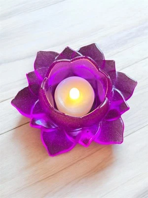 Candelabro casero de resina epoxi con flor de loto Foto 1 de 2