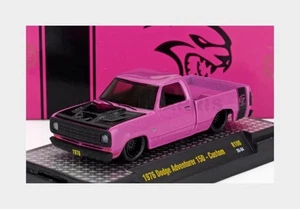 M2-MACHINES 32500-100 Dodge - 150 Adventurer Pick-Up Custom 1976 - Pink - 1/64 - Bild 1 von 2
