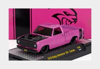 M2-MACHINES 32500-100 Dodge - 150 Adventurer Pick-Up Custom 1976 - Pink - 1/64 - Bild 1 von 2