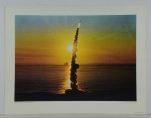 1968 - 200th Minuteman II ICBM Blasts Off - USAF Foto Poster Druck 4L - 17"x22" - Bild 1 von 10
