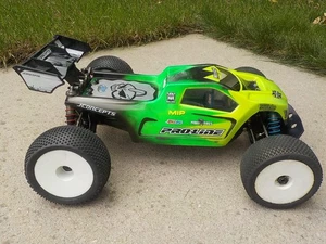 Hot Bodies D8T Electric Conv. Rolling Chassis Truggy w/Many Spare Parts - Picture 1 of 10