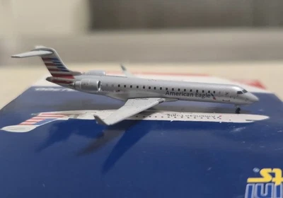 1:400 Gemini Jets American Eagle Bombardier CRJ700 N505AE Envoy Air GJAAL1294 Foto 1 de 4