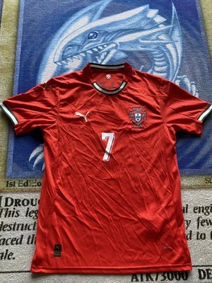 Camiseta deportiva local para hombre nueva sin etiquetas Cristiano Ronaldo Portugal PUMA 2025/2026 calce ajustado medio Foto 1 de 4