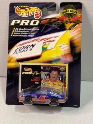 Hot Wheels Pro Racing  Short Track 1997 Terry Labonte Kellogg's #5 Blue/orange - Image 1 of 3
