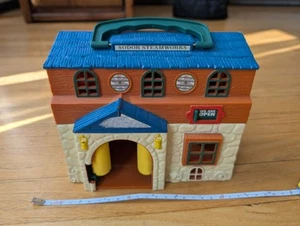Thomas & Friends Train Set Sodor Steamworks Fold Open Take Along Building - Picture 1 of 5
