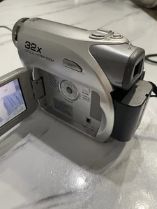 JVC GR-D350U DV Camcorder 700x Zoom w/ Battery Tested And Working No Cassette - Picture 1 of 10