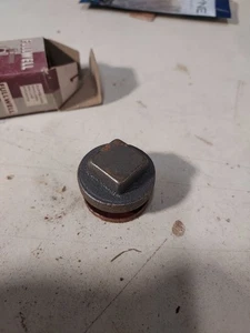 1939/54 BUICK GM PONTIAC CHEVROLET NOS REAR AXEL FILL PLUG W/ GASKET 1940 46 48 - Picture 1 of 3