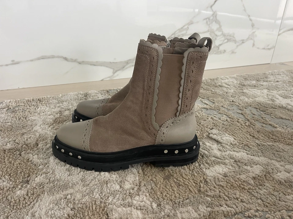 Botas Chelsea Free People Tate para mujer con tachuelas talla Zapatos 8 Mushroom Taupe Usados en Excelente Condición Foto 1 de 4