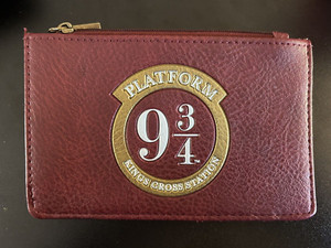 Harry Potter Platform 9 3/4 Kings CrossStation Zip Wallet & Card Holder-Burgandy