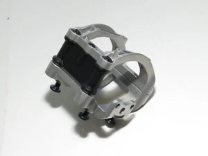 95076 TRAXXAS SLEDGE 6S TRUCK MOTOR MOUNT CLAMPS - Picture 1 of 1