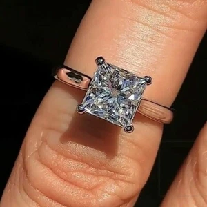 Anillo de compromiso moissanita corte princesa de 2,35 quilates enchapado en oro blanco 14 K - Imagen 1 de 7