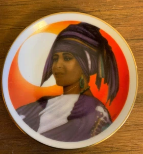 Beautiful Woman Collector Plate Miniature 3 3/8", With Scarf Headdress,Gold Trim - Picture 1 of 3