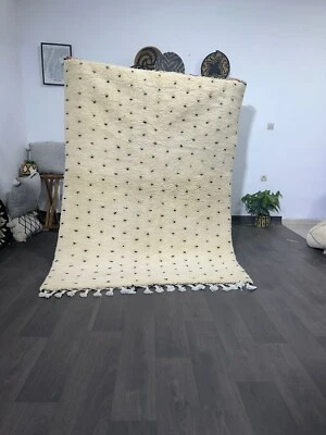 Alfombra benigna hecha a mano - alfombra blanca con puntos negros - alfombra marroquí Foto 1 de 4