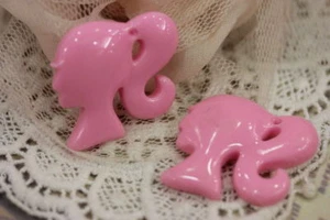 2pz miniatura resina doll house fimo cernit orecchini collane testa barbie - Picture 1 of 1