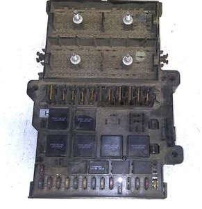 Módulo de caja de conexiones de fusibles P4707797 Dodge Caravan o T&C 1996 - Imagen 1 de 4