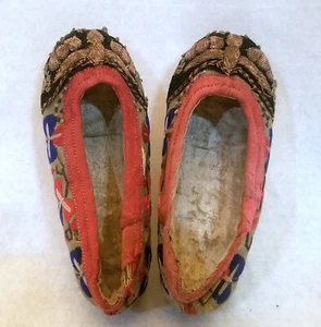 Antique Chinese 5.5" Tiny Lotus Slippers for Bound Feet Heavily Embroidered - Picture 1 of 8