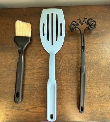 Lot of 4 Pampered Chef Utensils-Spatula, BBQ Baster Bottle, Baster Brush & Whisk - Image 1 of 4