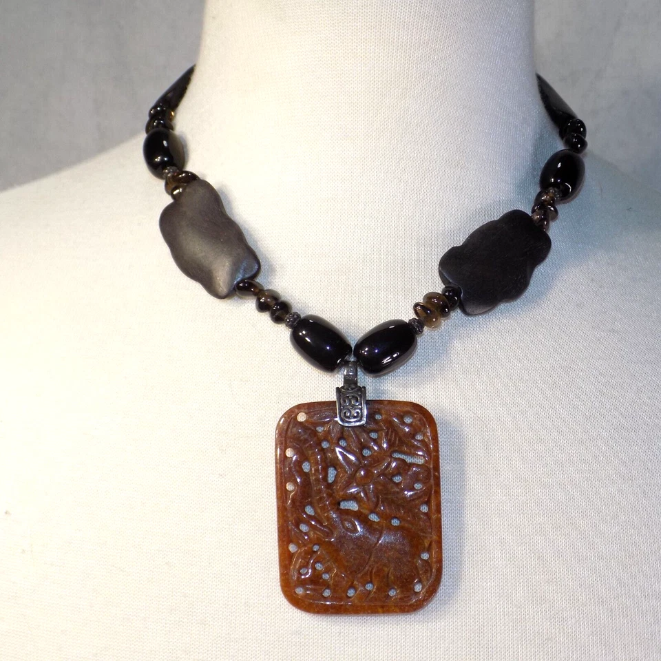 Collar Tallado Elefante Jade Colgante Plata de Ley Negro Jadeíta Vidrio Cuentas Foto 1 de 4