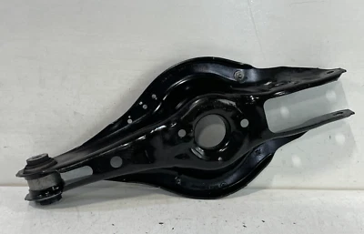 宝马 330i 335i xDrive 330e 后部 LH 或右手低控制臂弹簧鲈鱼 #98436 — 第 1/4 张图片