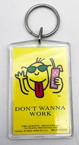 Llavero de plástico de doble cara Jim Benton 1995 Happy Bunny Don't Wanna Work de colección - Imagen 1 de 3