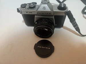Pentax K1000 Se 35mm SLR Film Camera SMC Pentax-M 1:2 F/50mm Lens READ - Foto 1 di 14