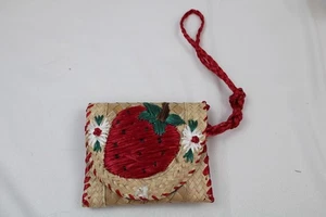 5"VINTAGE ISLAND STRAWBERRY RAFFIA WRISTLET,STRAW,EMBROIDERED,SNAP,LINED,CUTE - Picture 1 of 5